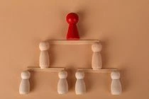 A leader figure above a team — illustration for an article about leadership practices